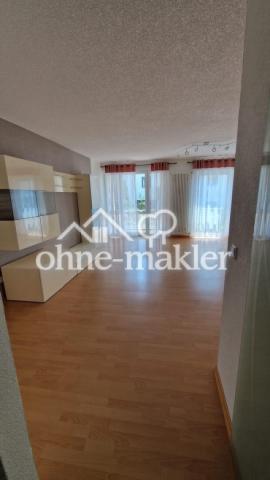 Wohnzimmer mit Ausgang Balkon