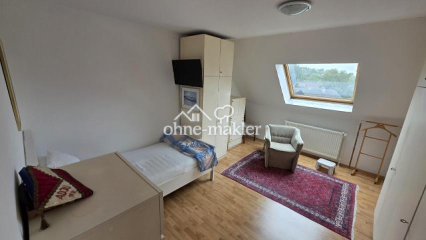 Schlafzimmer mit Dachfenster