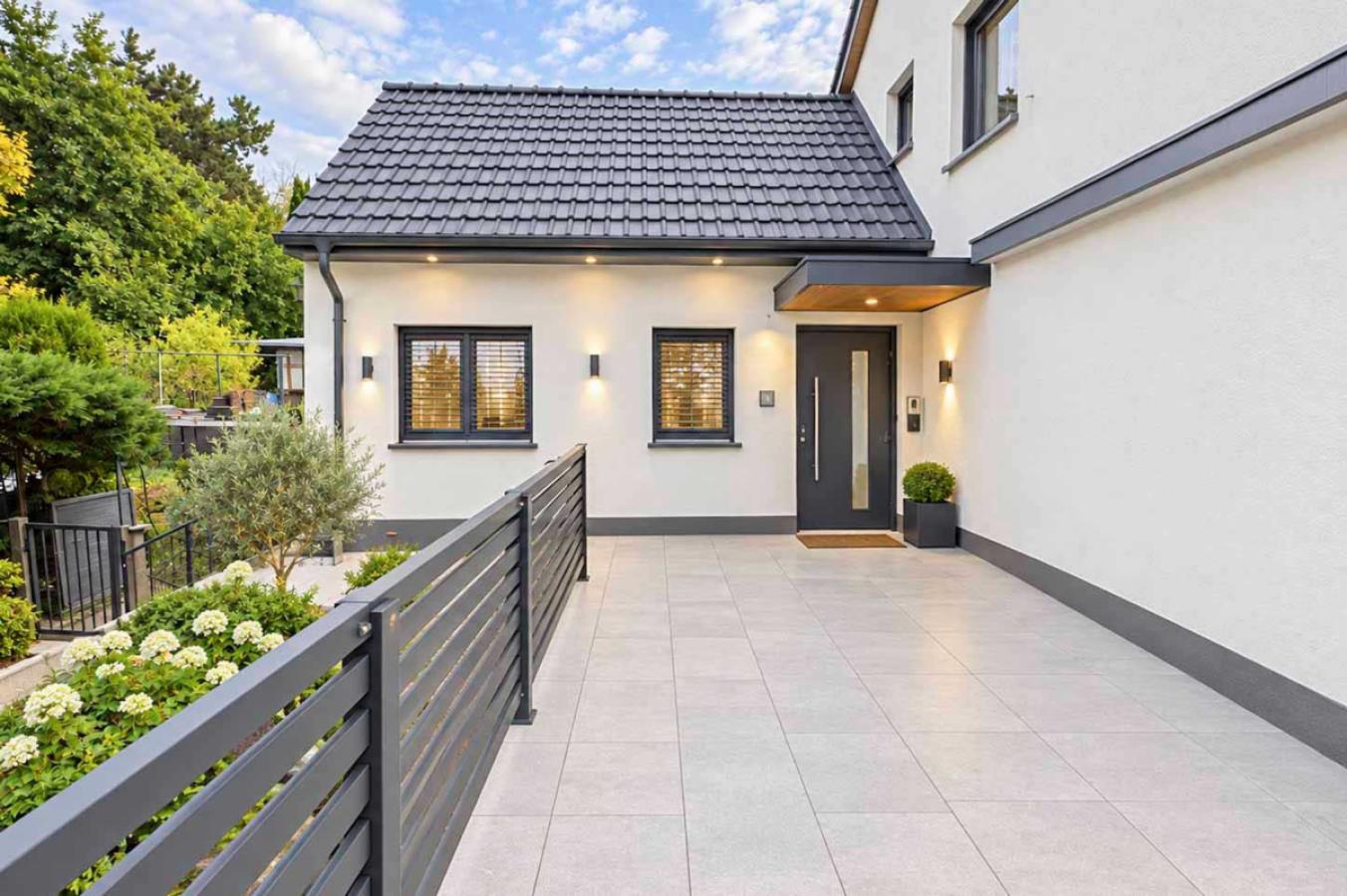 Nach Sanierung - Terrasse - Eingang_