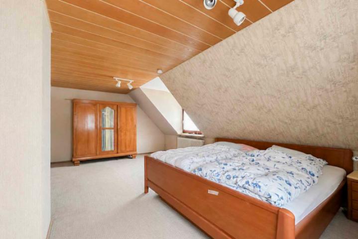 Schlafzimmer 1