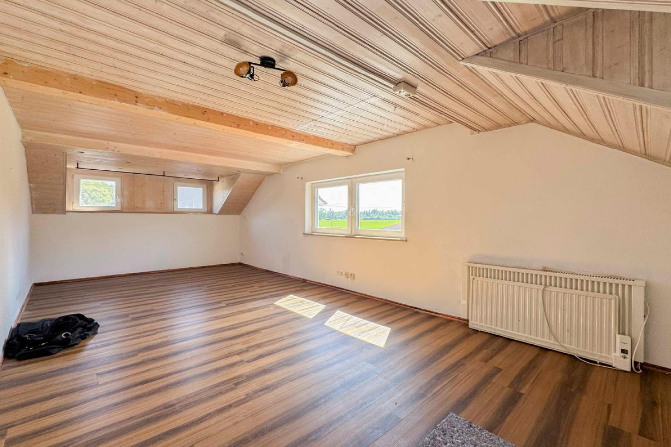 Schlafzimmer (DG)