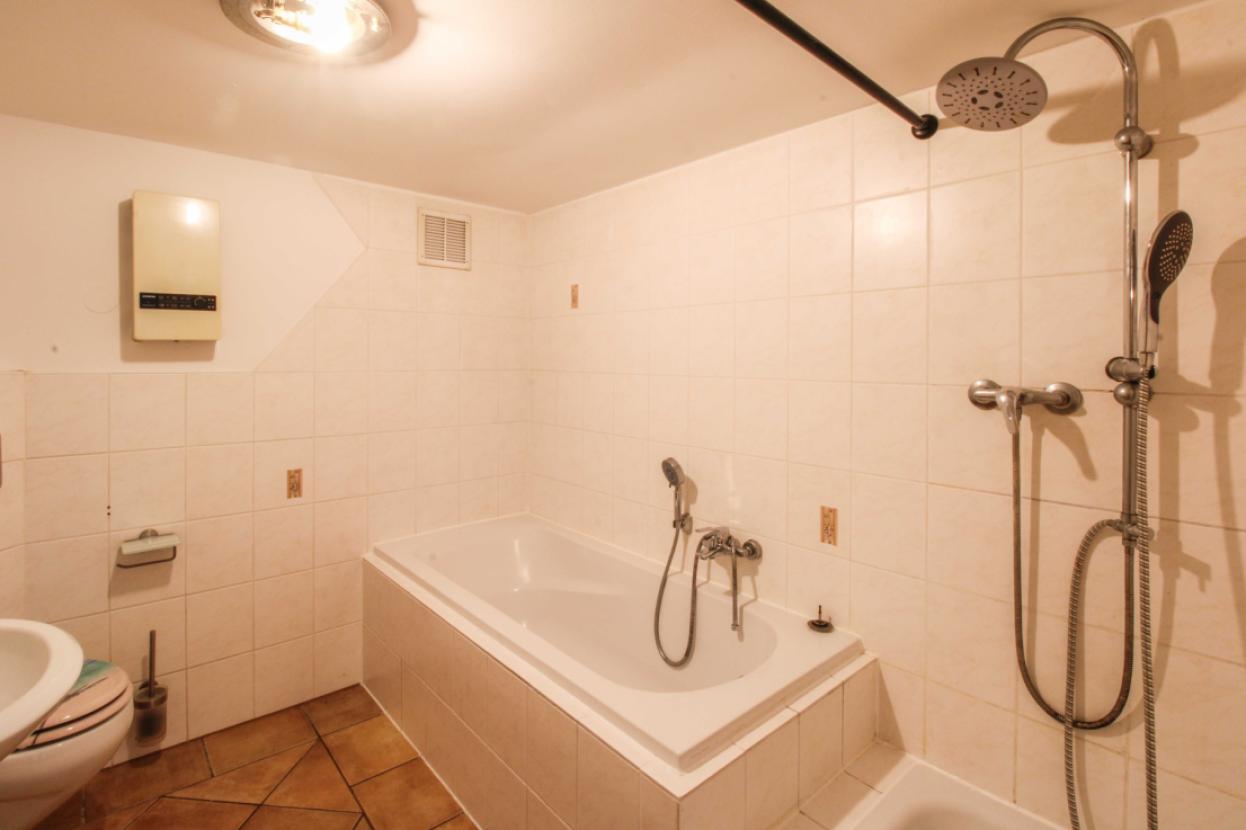 Badezimmer EG