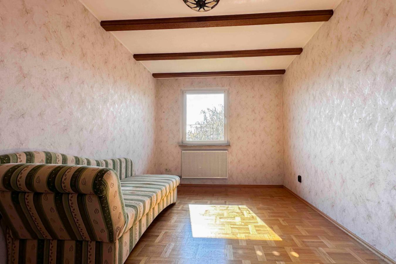 Büro EG