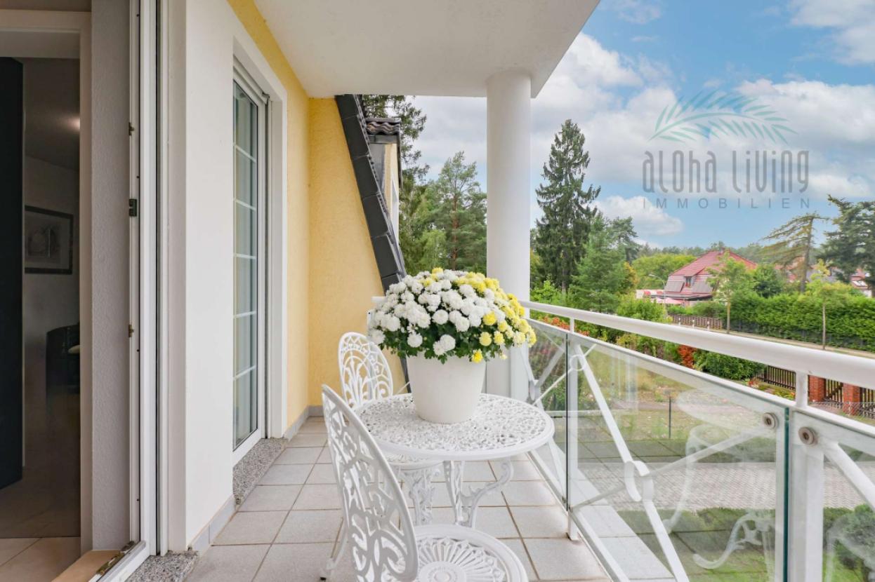 Balkon zur Straße (OG) 