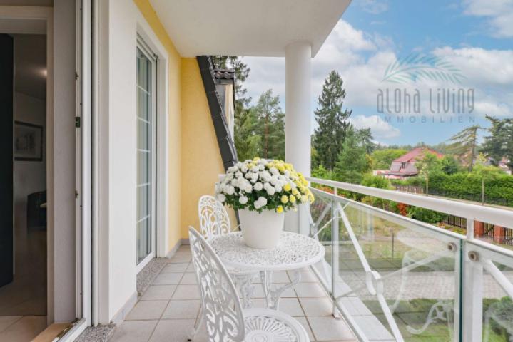 Balkon zur Straße (OG) 