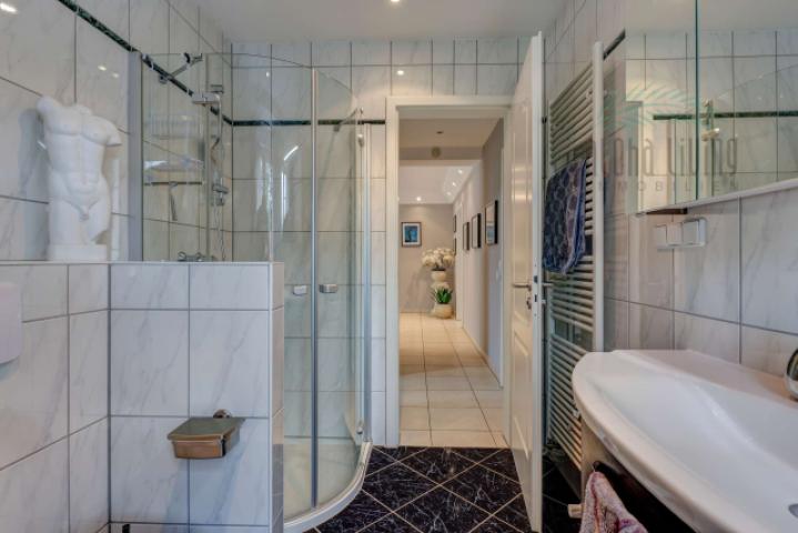 Badezimmer 2 (OG)