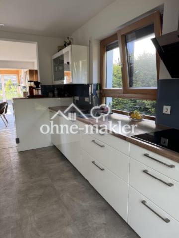 Küche m. Blick zum Essen