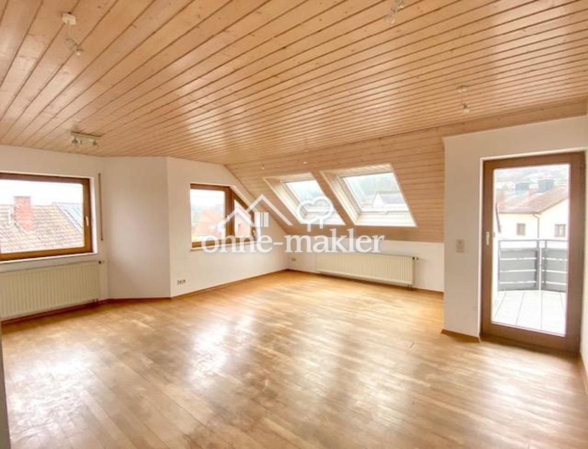 sonniges Wohnzimmer 