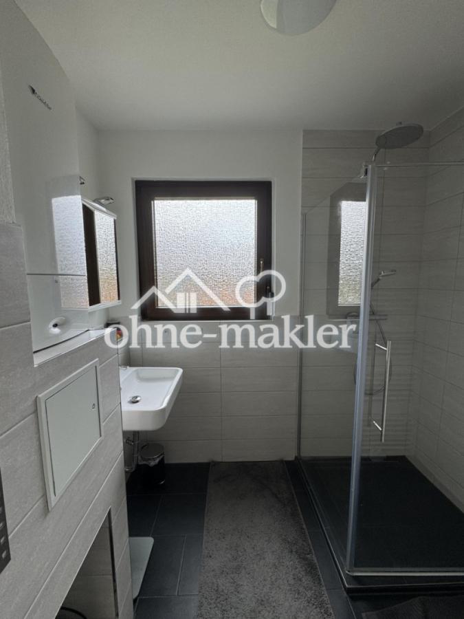 EG Bad mit Dusche (WC separat)