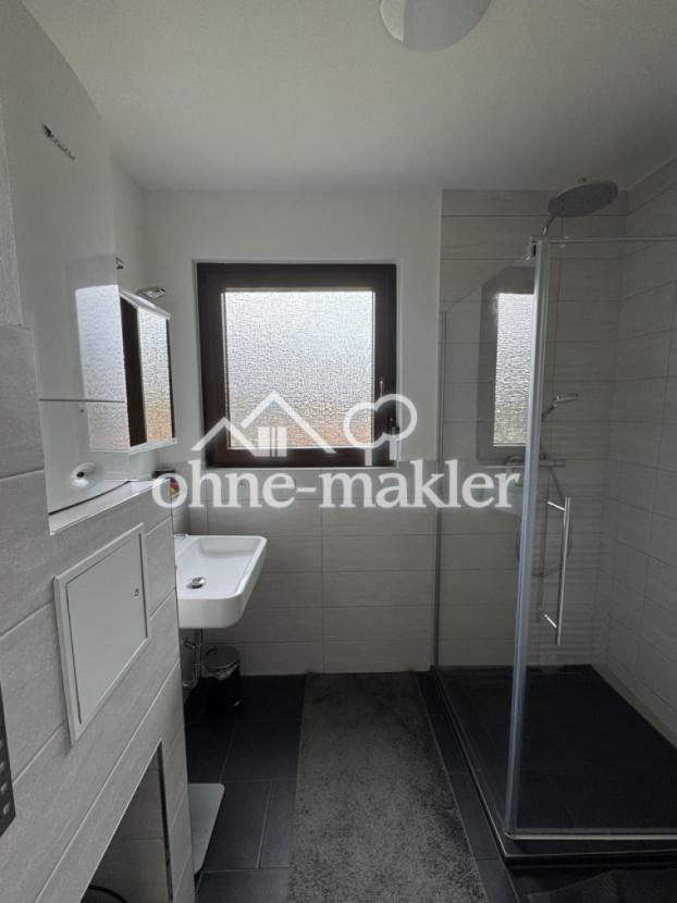 EG Bad mit Dusche (WC separat)