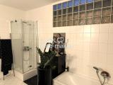 Badezimmer+Badewanne/Dusche