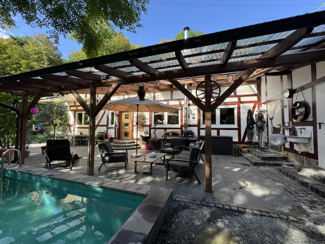 Terrasse überdacht mit Pool