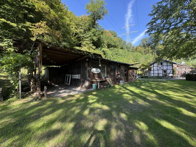 Garten mit Schuppen + Carports