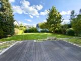 Blick von der Terrasse in den Garten