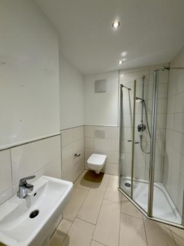 Gäste-WC mit Dusche