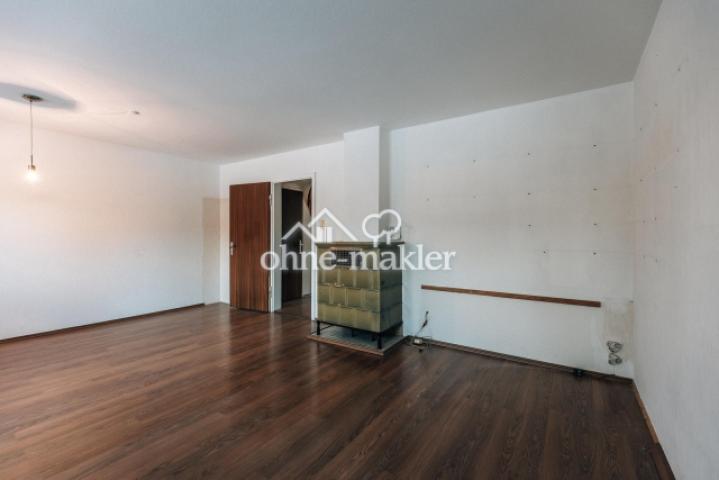 Wohnzimmer Ofen und Tür