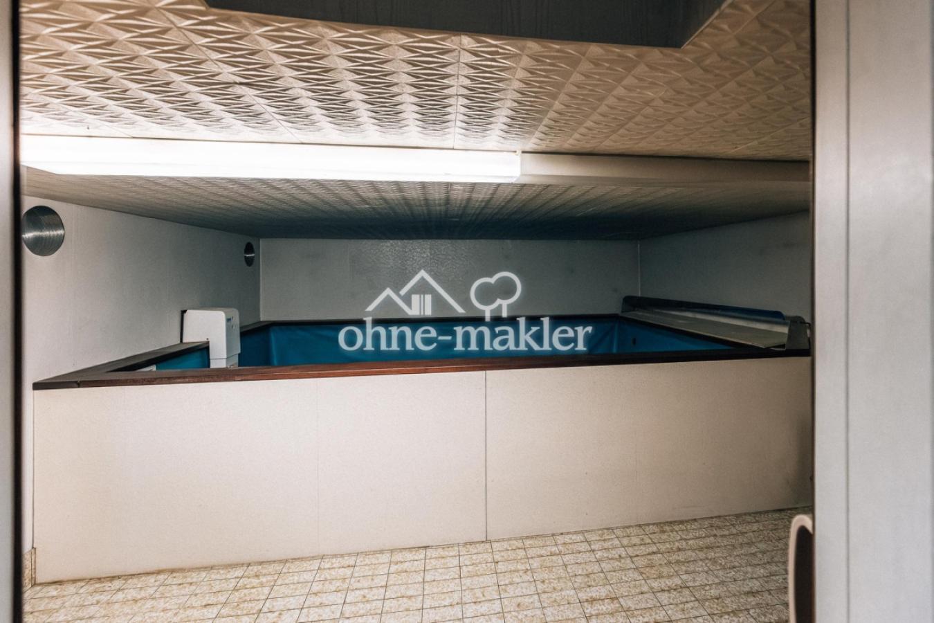 Poolraum 3