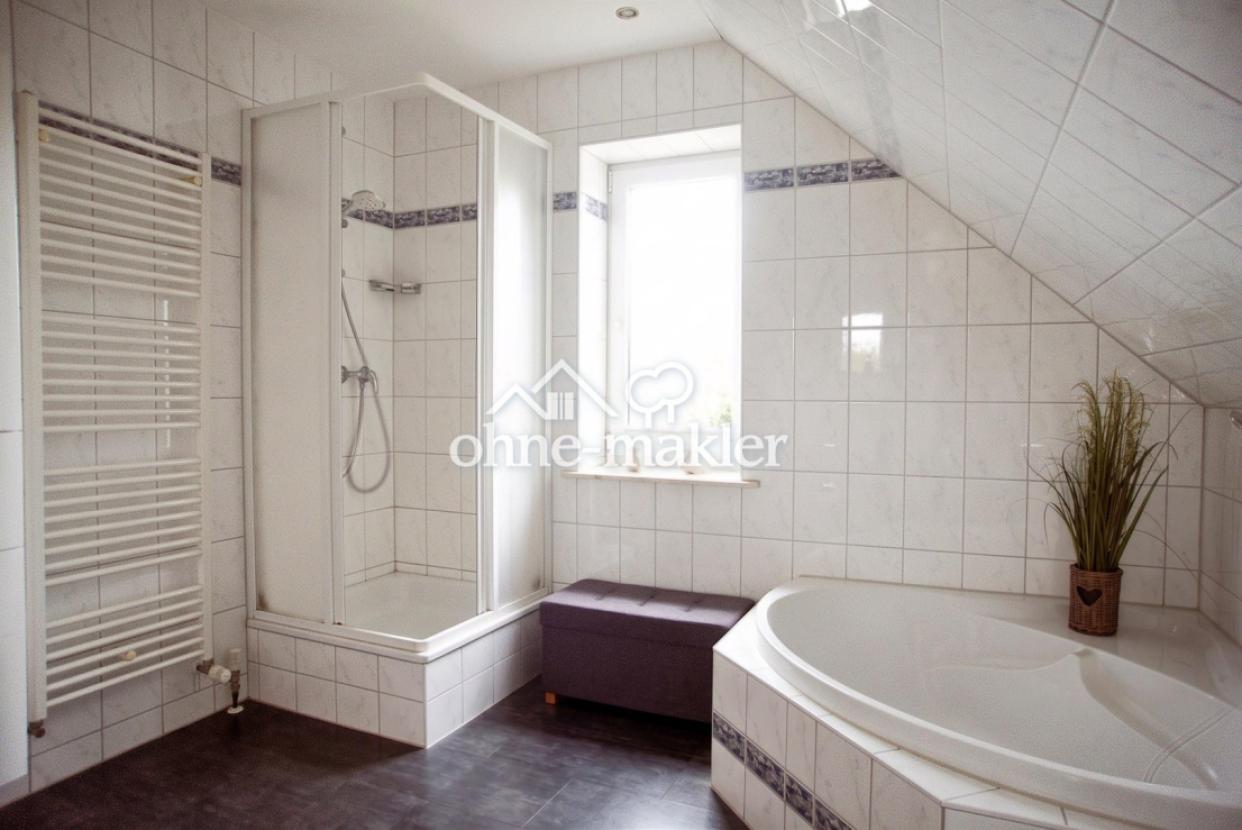 Vollbad mit Eckbadewanne