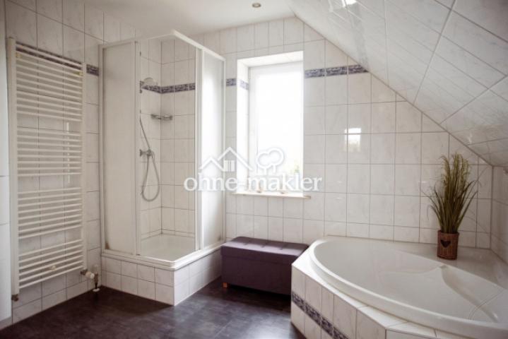 Vollbad mit Eckbadewanne