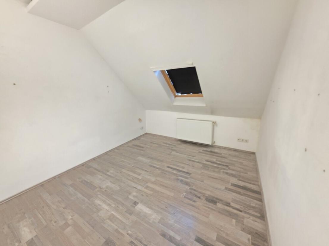 Schlafzimmer Nebenraum DG