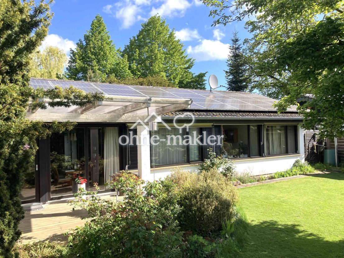 Gartenseite mit Terrasse