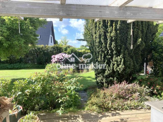 Terrasse mit Blick zum Teich