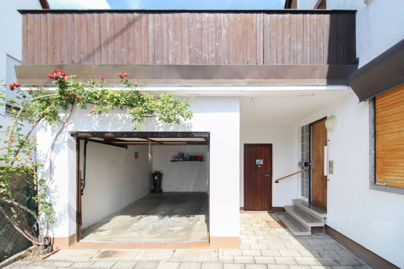 Garage und Eingangsbereich