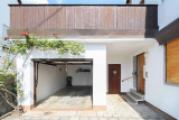 Garage und Eingangsbereich