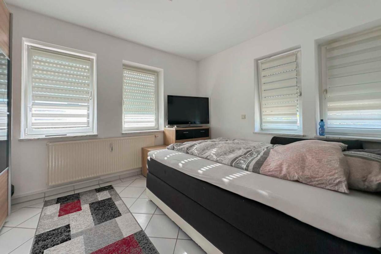 Schlafzimmer 1