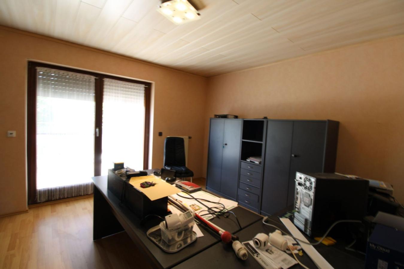 6 Arbeitszimmer