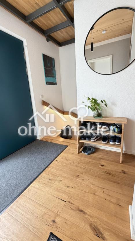 Flur und Treppe ins UG