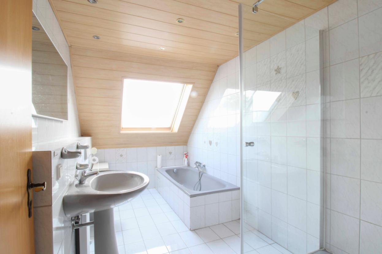 Badezimmer (OG)