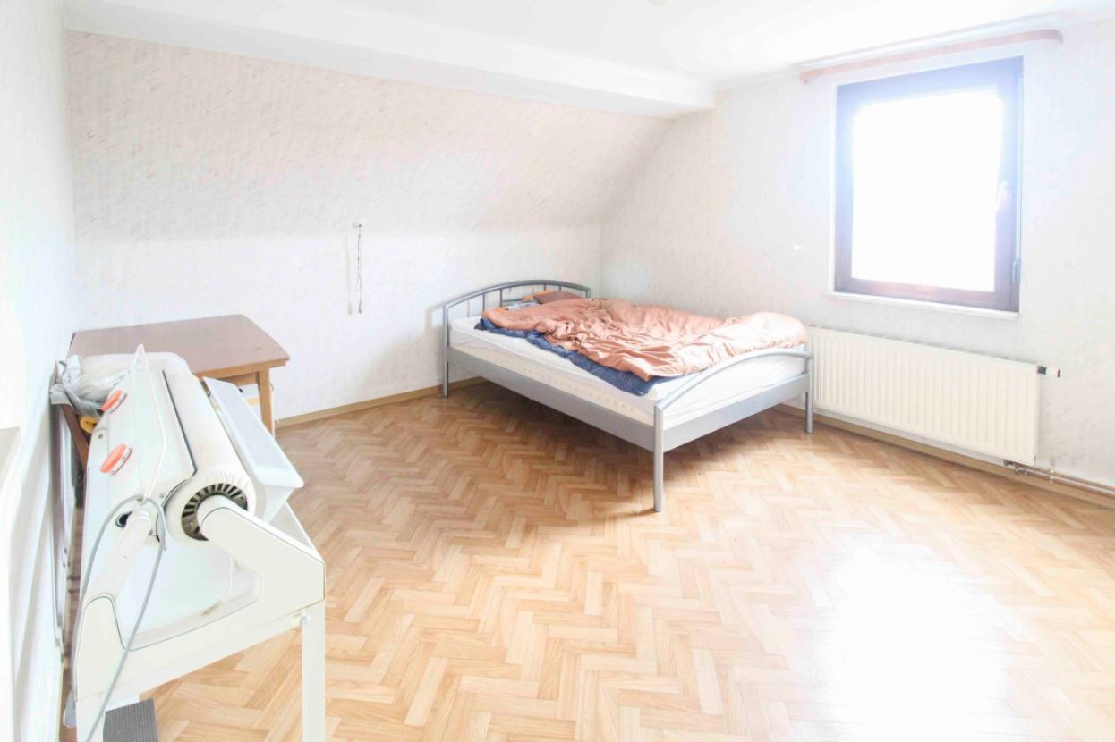 Schlafzimmer OG li