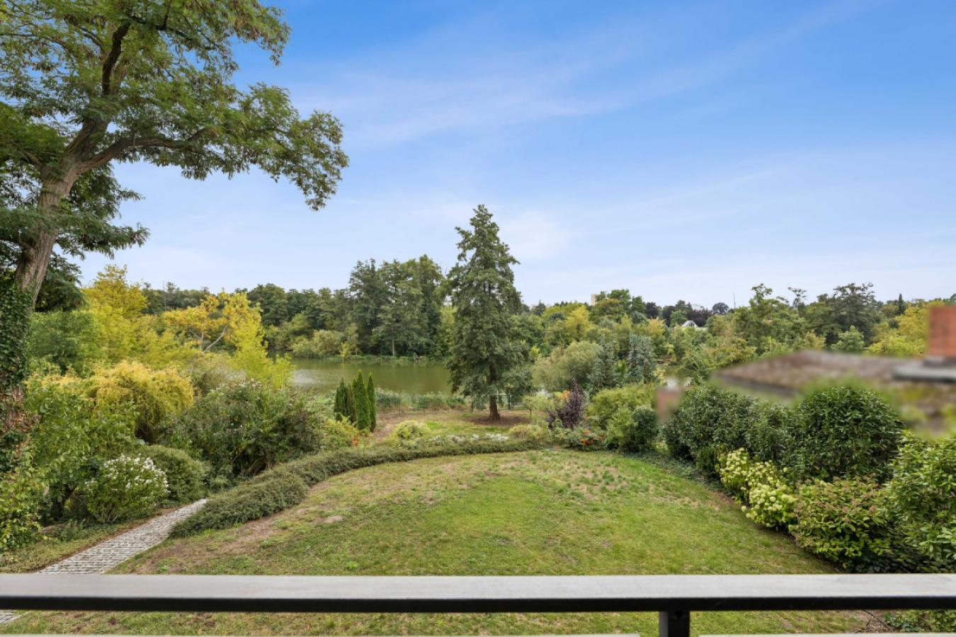 Blick von Terrasse auf den Hermsdorfer See