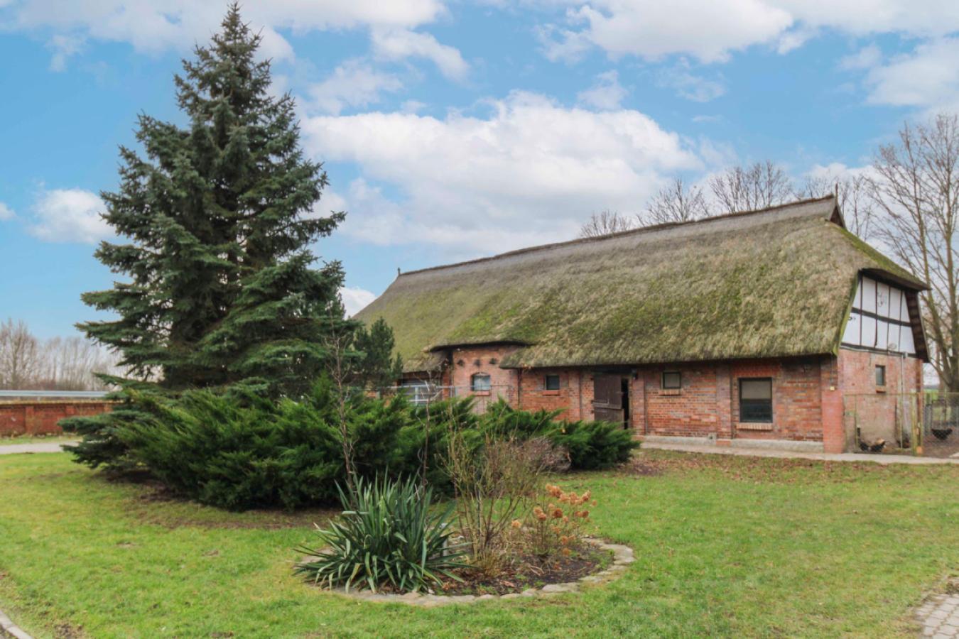 Scheune und Garage