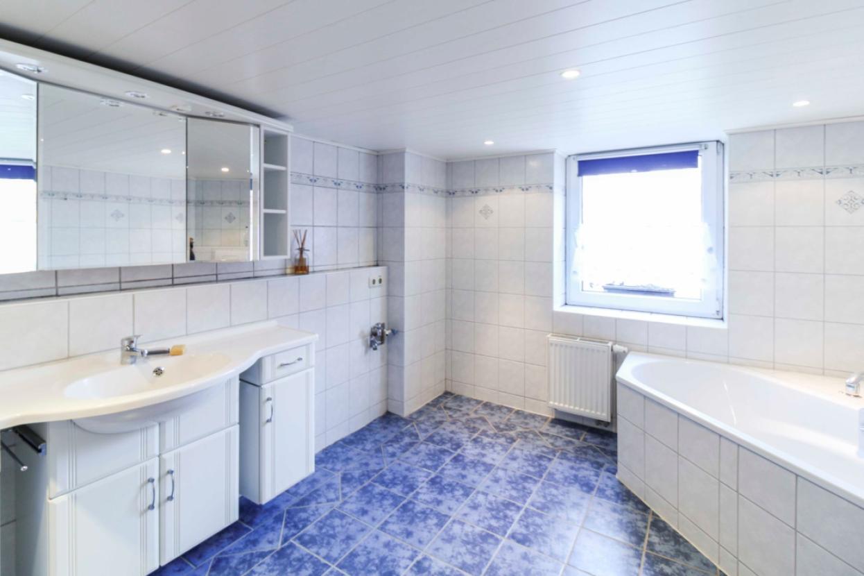 Badezimmer EG