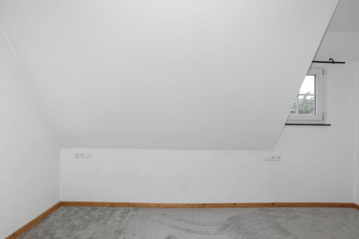 Schlafzimmer DG