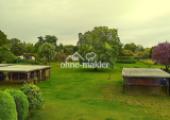 Carports und Wiese