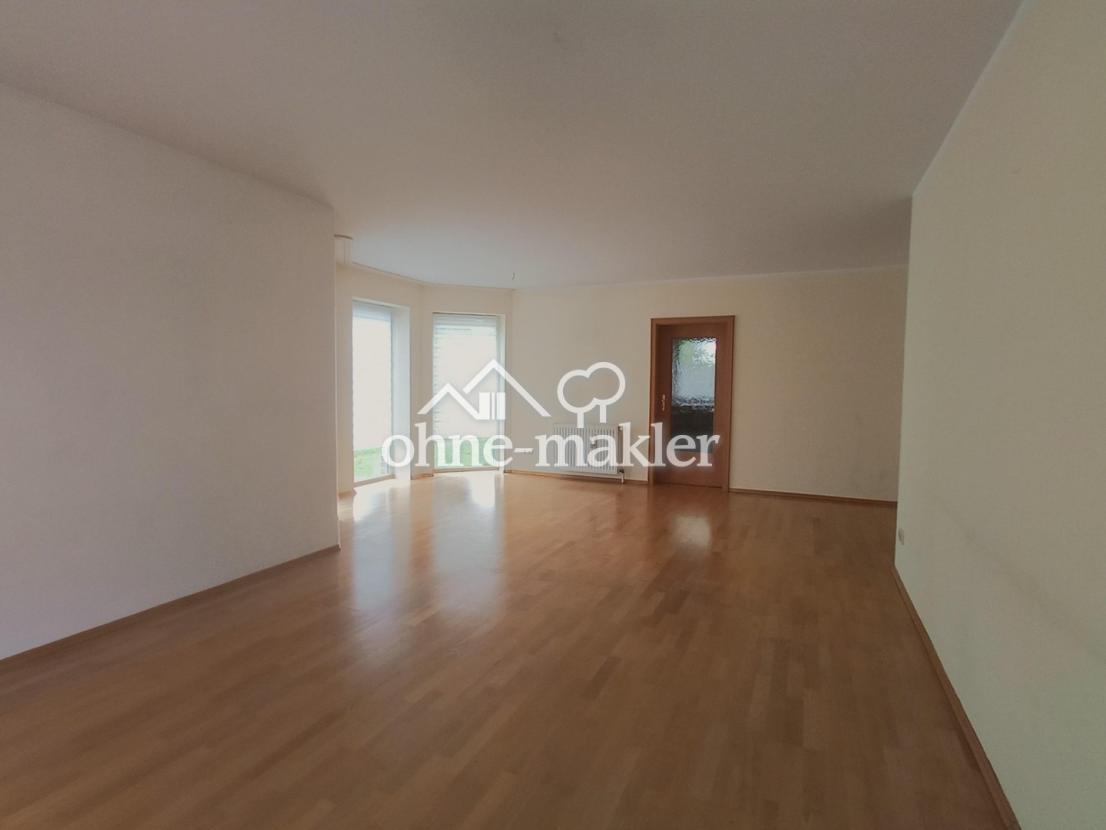 Wohnzimmer EG rechts b