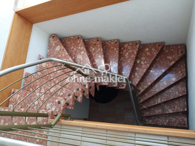 Treppe links a
