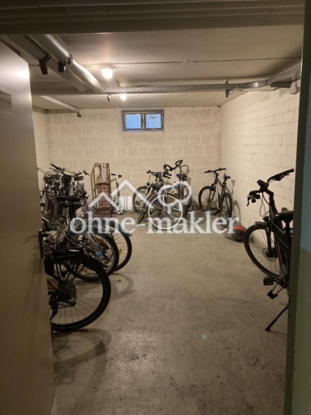 Fahrradabstellraum - im Keller