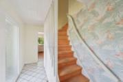 Flur und Treppe