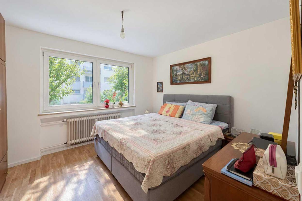 Schlafzimmer 1