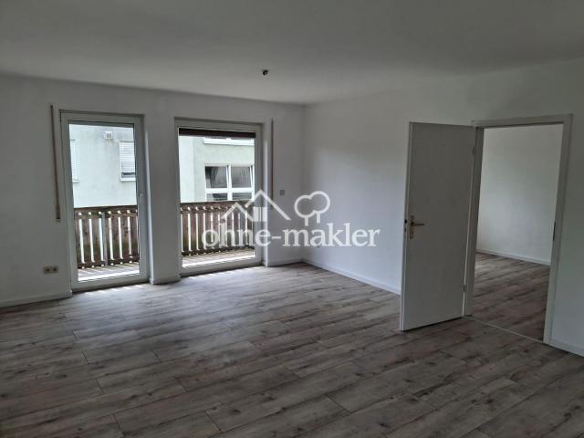 Wohnzimmer mit Zugang Balkon
