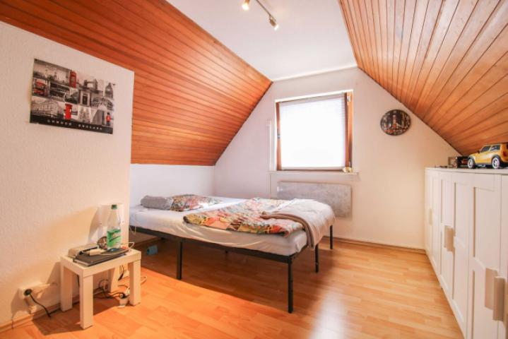 Schlafzimmer DG