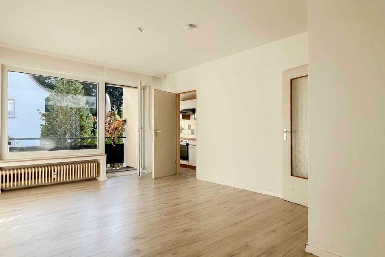 Wohn-, Ess- und Schlafzimmer