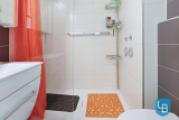 Modernes Duschbad
