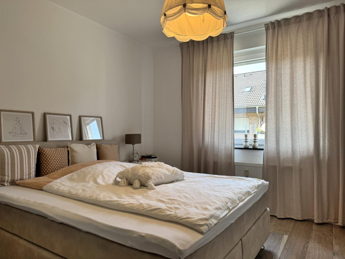 Schlafzimmer 1, Hs. 2, 2.OG-li
