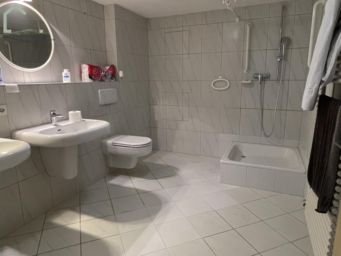 Badezimmer im Untergeschoss