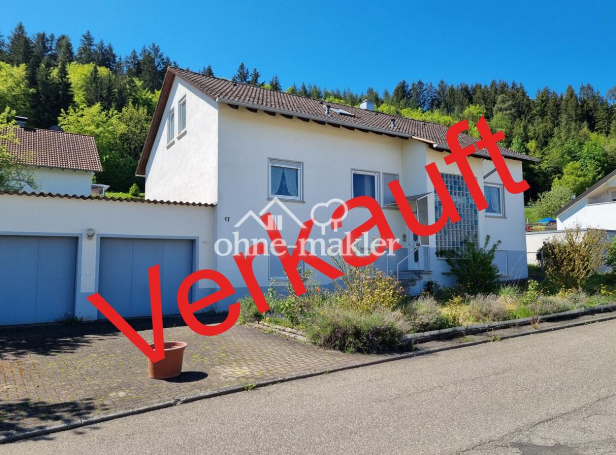 Frontansicht mit Doppelgarage